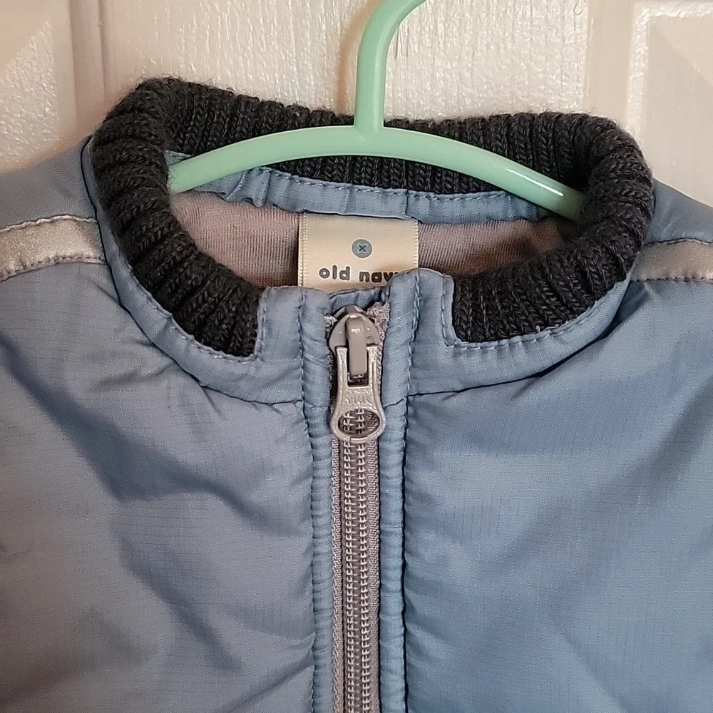 Old Navy, baby boys fall/winter vest. 0-3 months, blue. Like new.